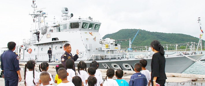 “ท่าเรือประจวบ” สนับสนุนกองทัพเรือจอดหลบคลื่นลมแรง